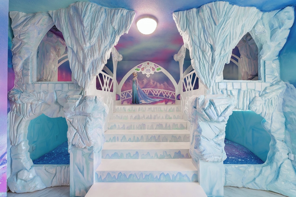 Awesome 8BR Villa Pool Theater Arcade