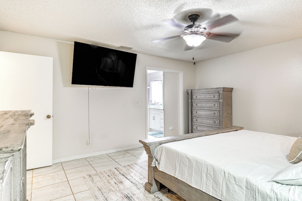 3 Mi to Marina: Riverview Family Home w/ Lanai!