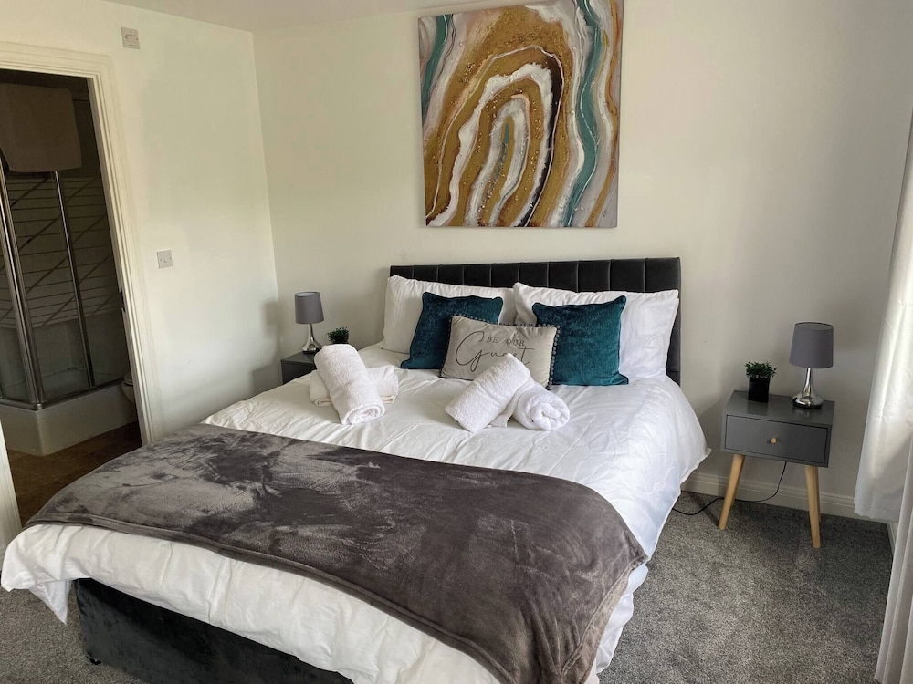 Charming 3-bedroom Norwich Retreat With Garden & Private Parking