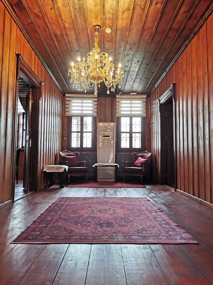 ZEYTİNLİK KONAĞI