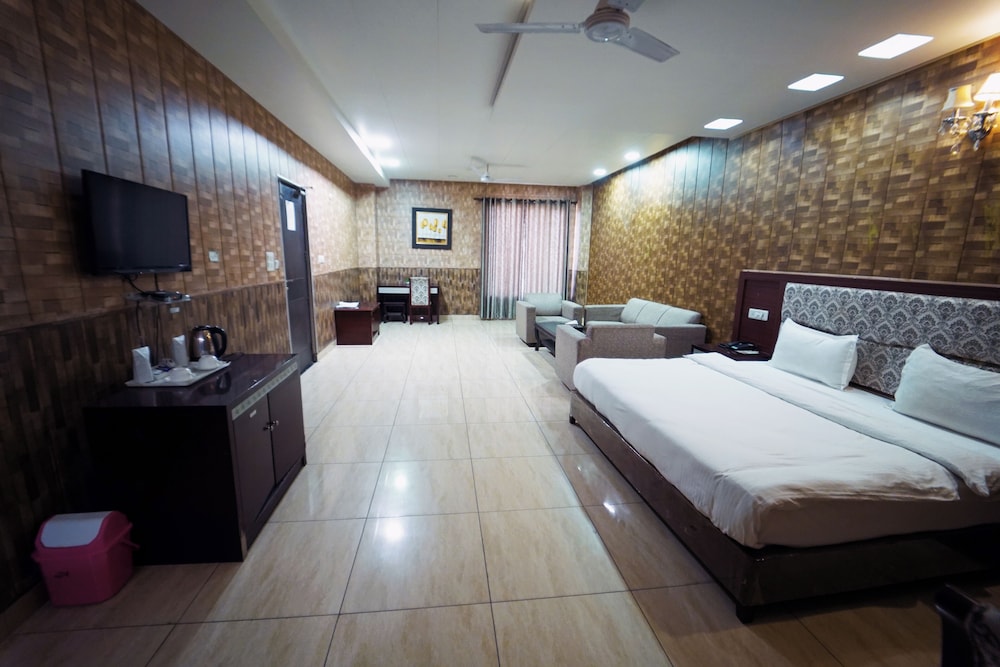 HOTEL INDER PARADISE