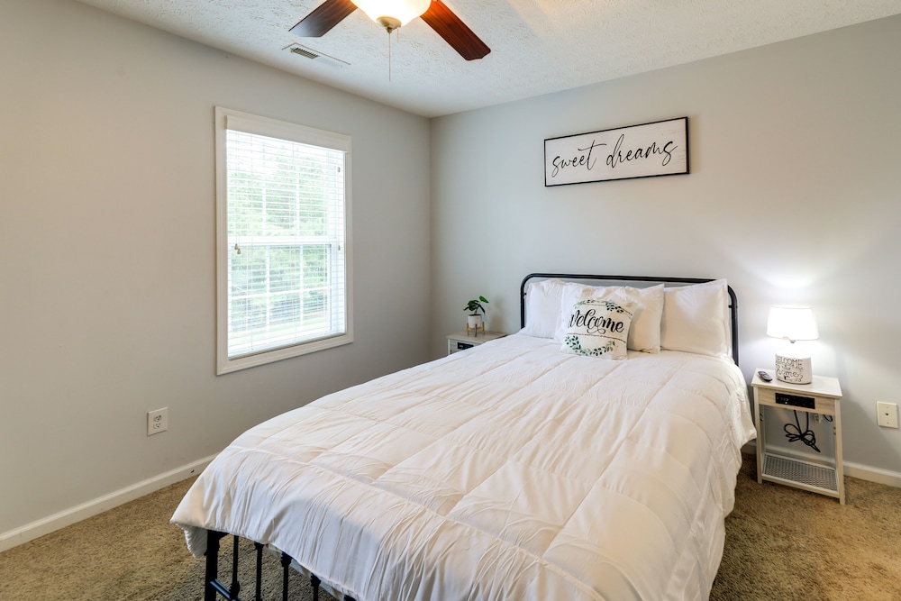 Havelock Home: Private Yard, 2 Mi to Cherry Point! view 5