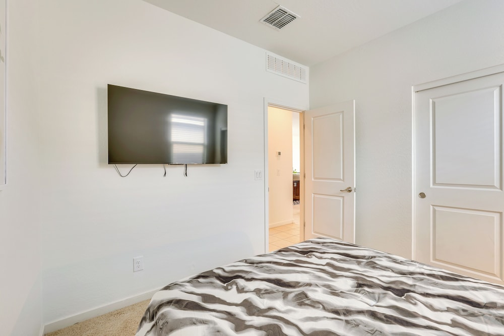 10 Mi to Dtwn Phoenix: Chic Family Home