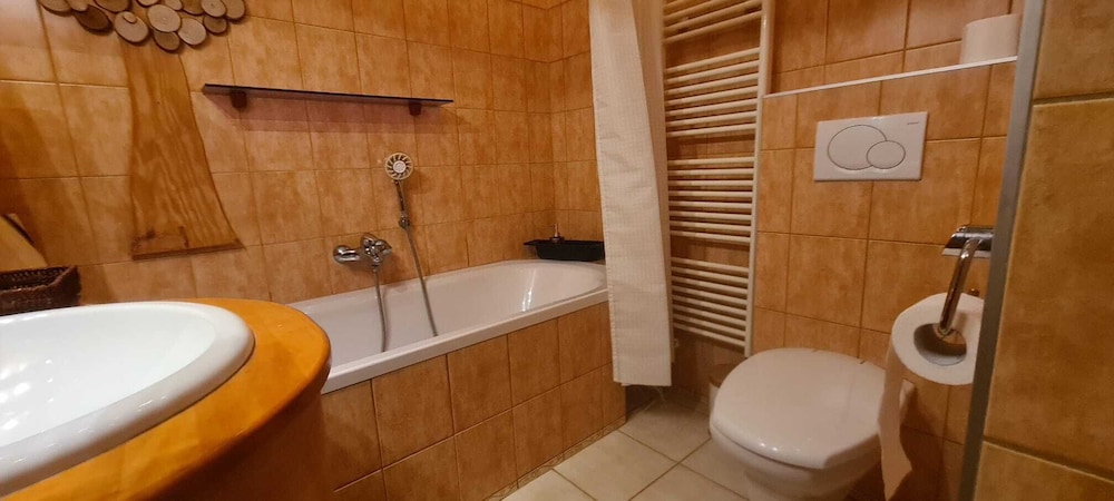 Elegant 2BR Prime Central Location
