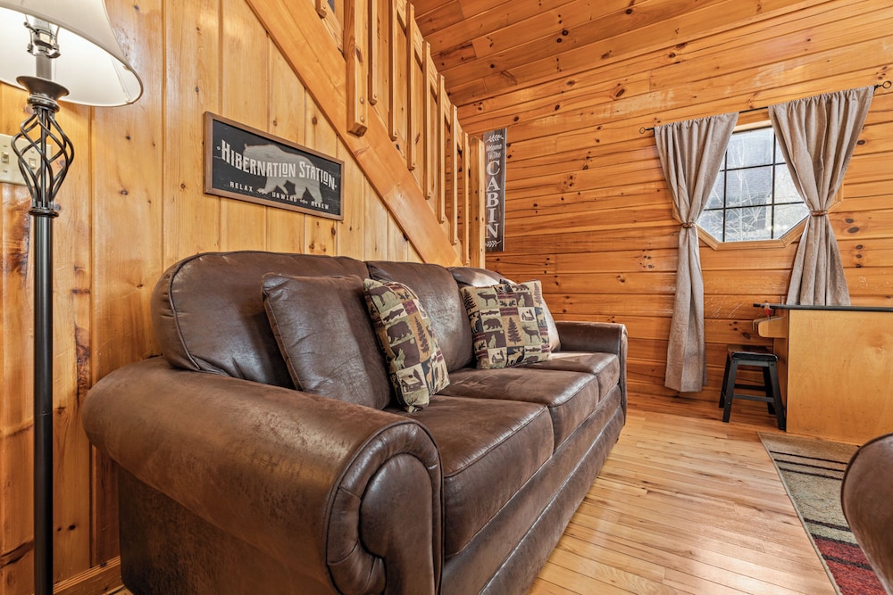 Bear Hideaway Cozy 3BR Cabin