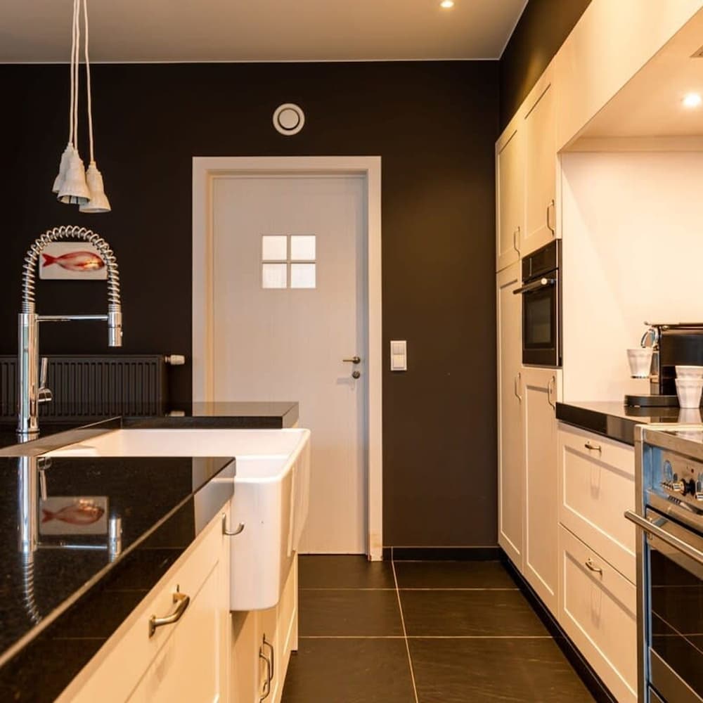 Huswell - Fabulous House for 8 People With Sunny Garden