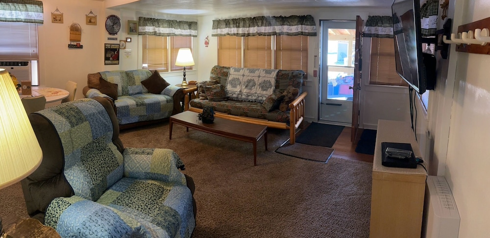 Cadillac Vacations - Birchwood Resort  Campground - Property Image 9