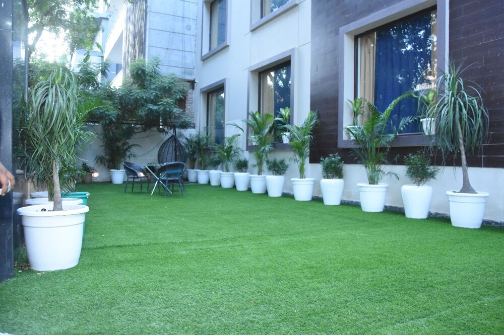 Fabhotel Posh Classic