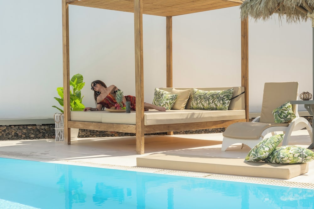 Loukas & Emma Eco Houses