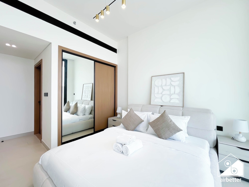 Luxury & Comfort 1B at Binghatti Amber & Balcony