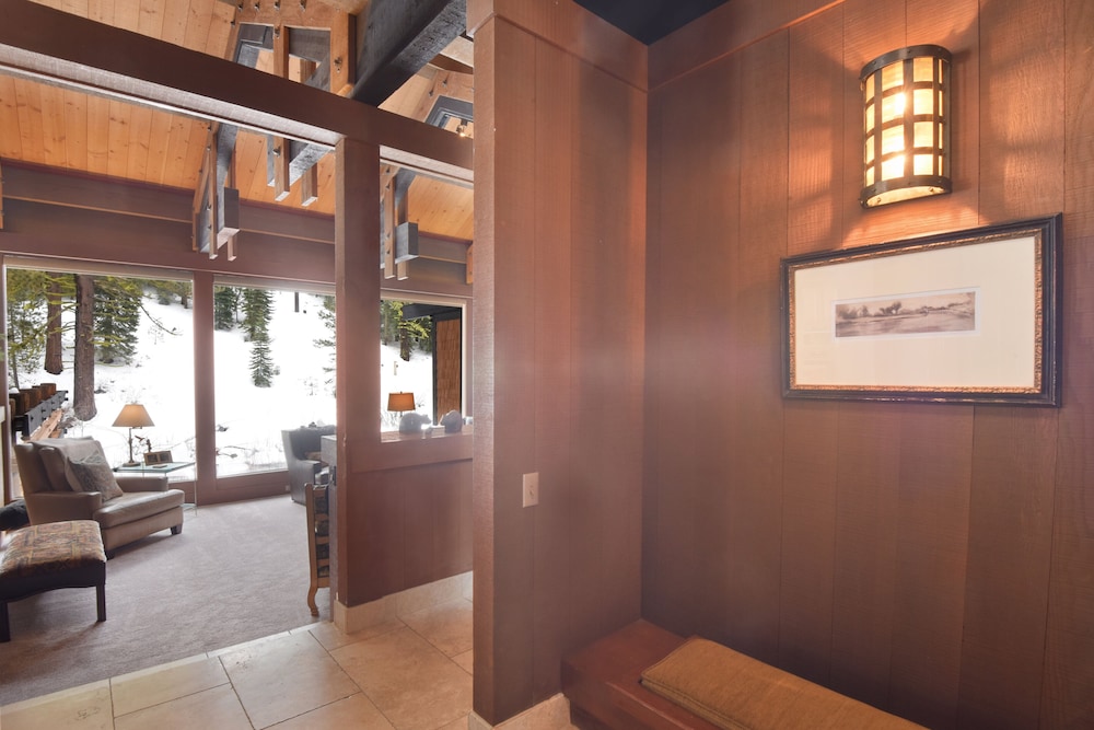 Joy on the River Stunning Waterfront Home for 10
