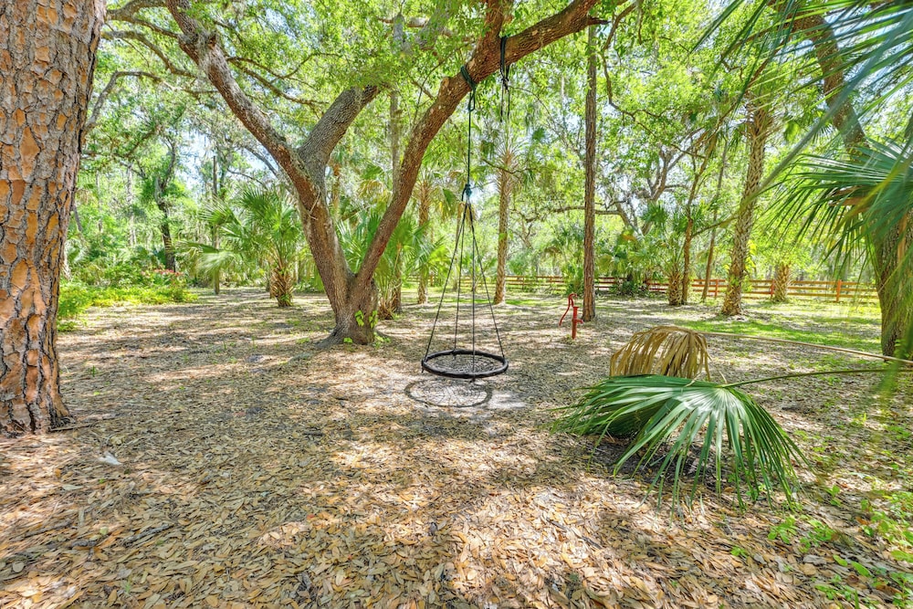Spacious Sebring Family Cabin w/ Fun Barn + Yard!