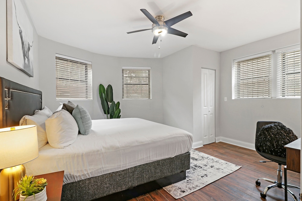 1BR Delightful Apartment in Ravenswood - Image 2