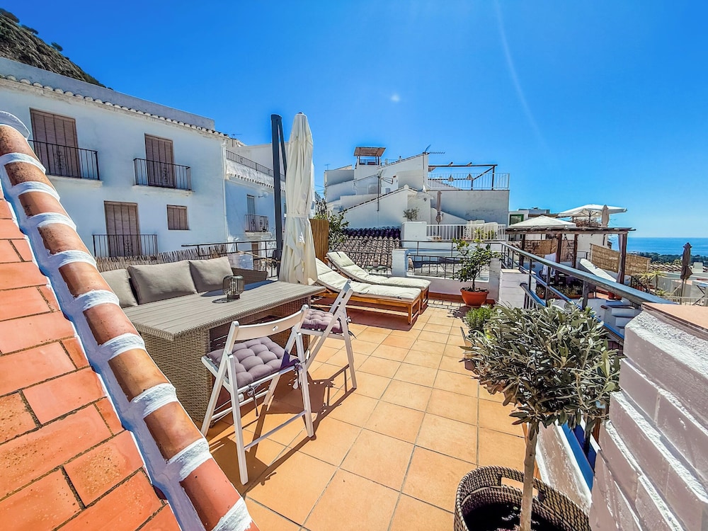 Two bed House With Roof Terrace in the Beautiful Village of Frigiliana