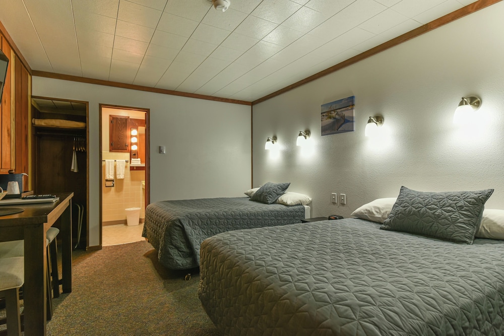 Sunset Oceanfront Lodging