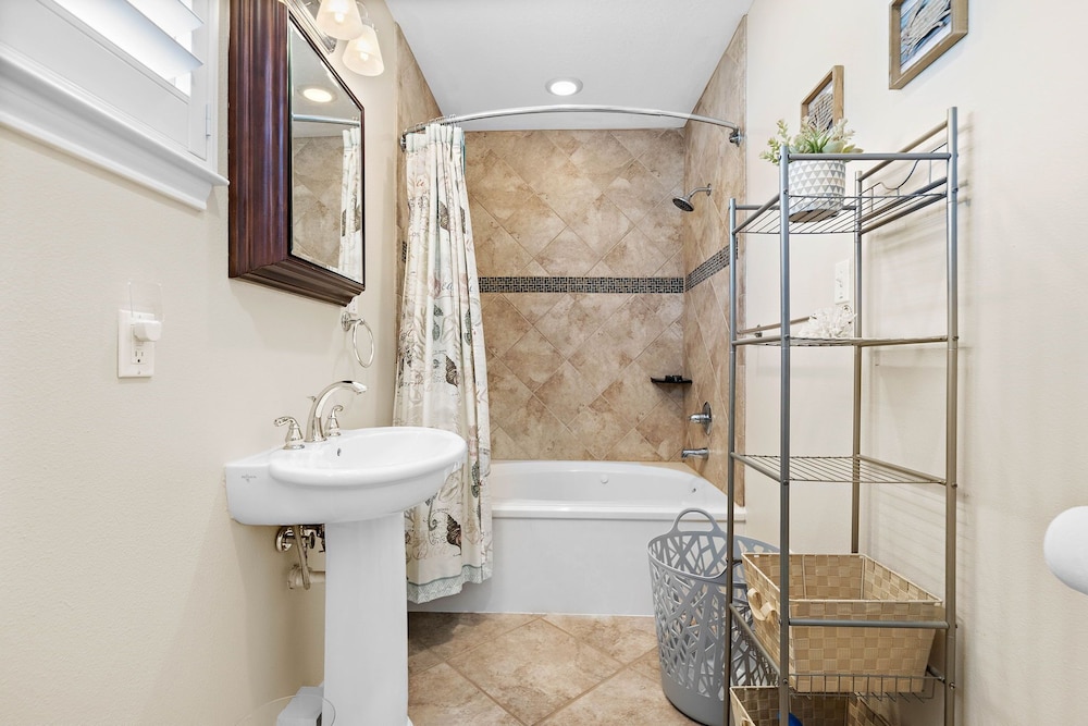 Purple Pelican Paradise by Ryson Vacation Rentals
