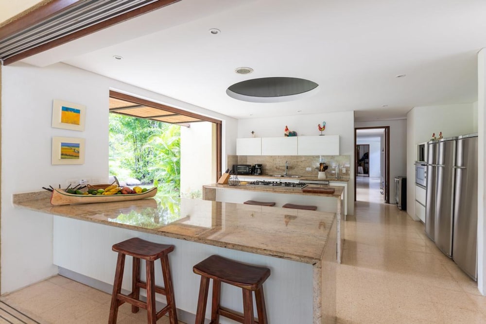 w Beautiful 4BR Villa at Mesa de Yeguas
