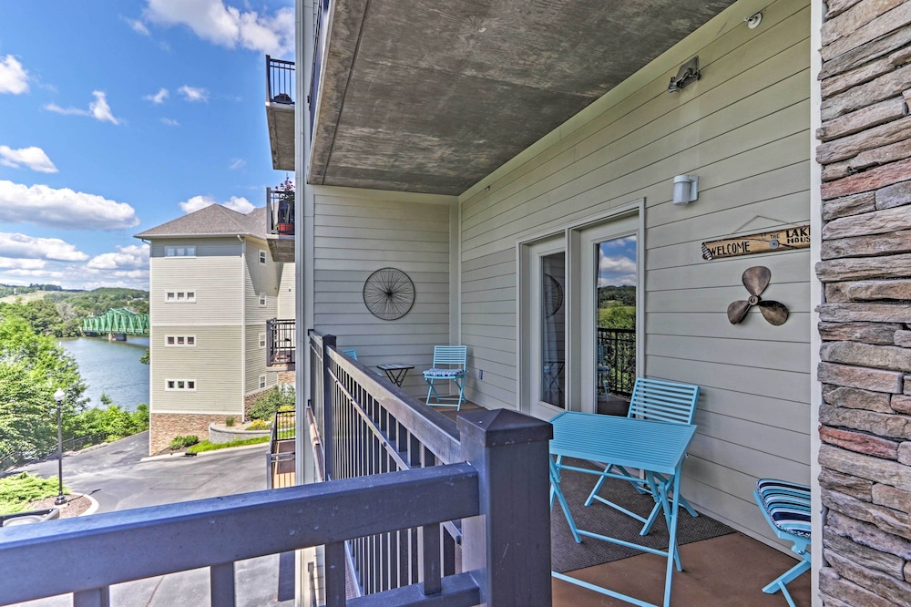 Modern Family Condo With Pano Lake Views & Pool!