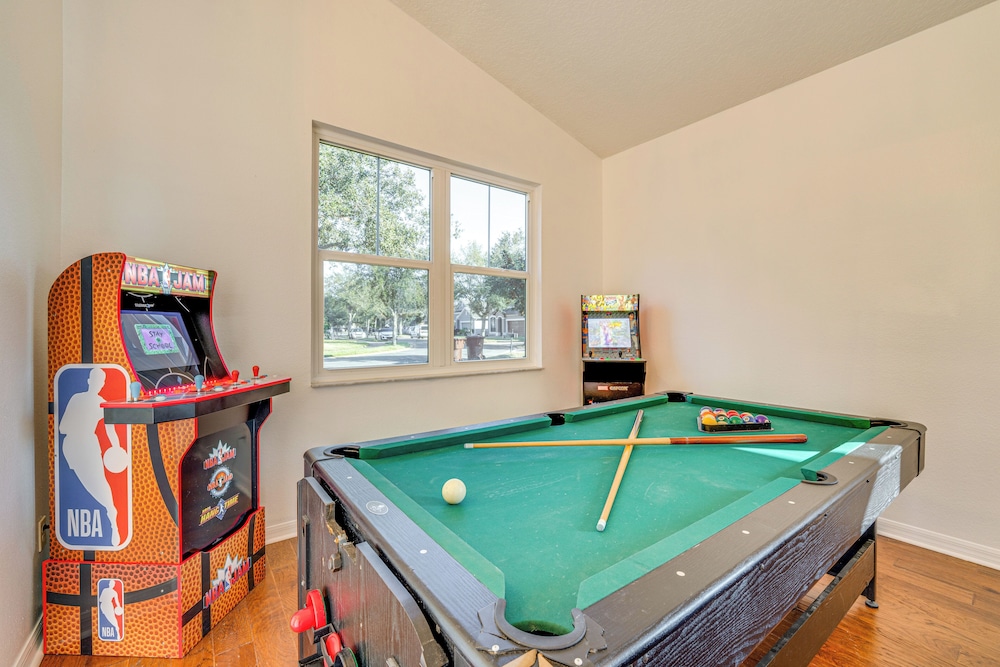 16 Mi to Animal Kingdom: Family Home w/ Pool