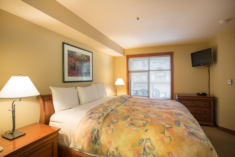 3219 - Three Bedroom Standard Powderhorn Lodge 3 Condo by RedAwning view 5