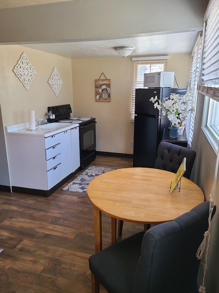 Lamplighter Cabins & Suites