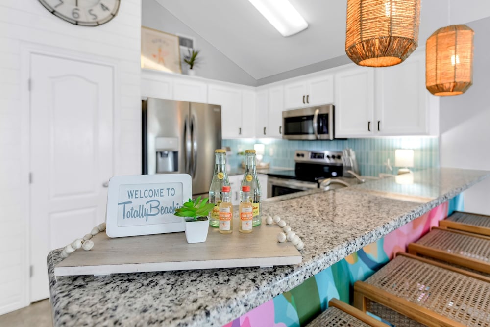 Totally Beachin by Avantstay Private Pool Hot Tub Swing Seats Beach Get Away