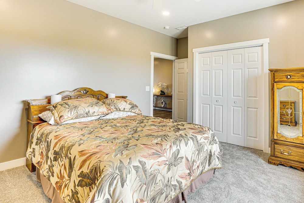 2 Mi to Lewis and Clark Lake: Spacious Getaway