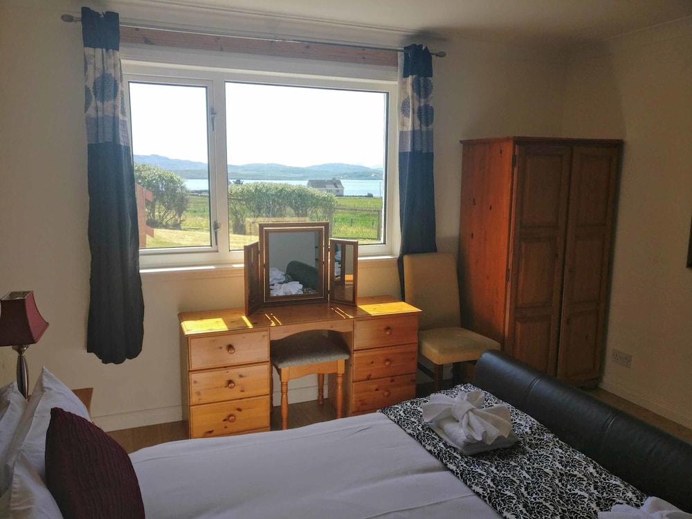 Loch Roag Guest House & Eshcol Guest House