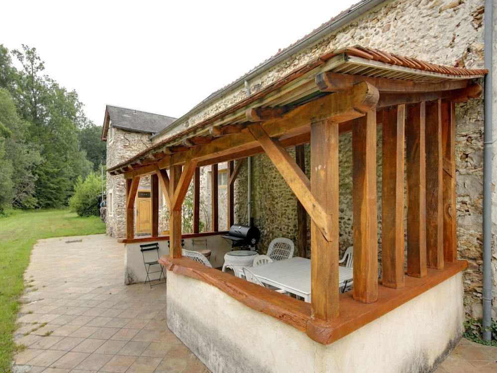 Charming Holiday Home in Raizeux Near Forest view 3