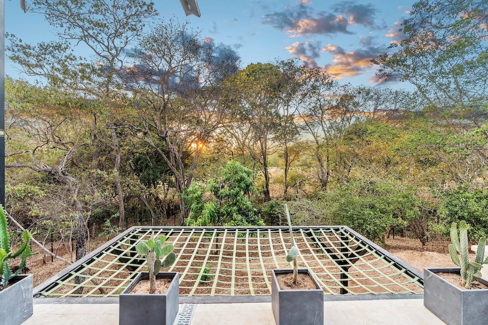 Brand-New 6BD Giant with Private Pool by SPCR