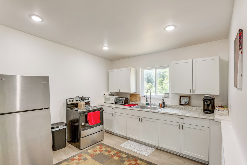 Pet-friendly Retreat: Over 3 Acres in Baldwin!