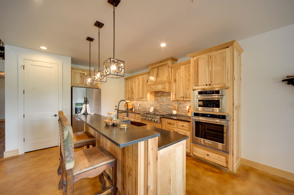 Horseshoe Bay Resort Home 6 Mi to Lake Lbj! - Property Image 24