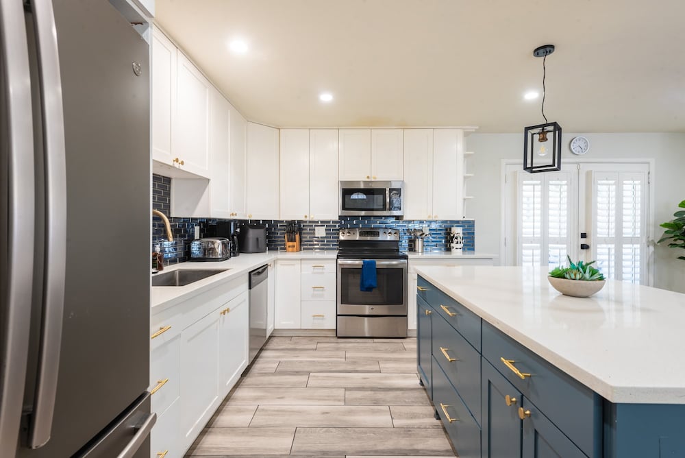 Phoenix 4 BDR Home With Outdoor Entertainment