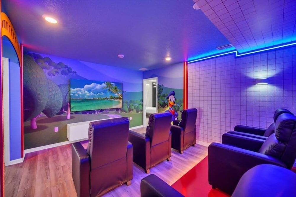 Everyone's Family Fun Home, Slides In Kids Rooms 10 Bedroom Villa