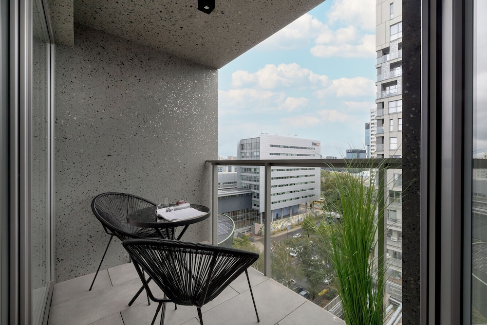 Cozy Apartment With Parking by Renters