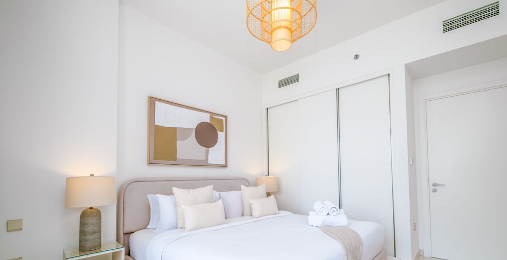 LUX The Beach Vista Dubai Eye View Suite