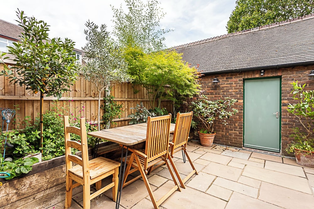 outdoor bbq area