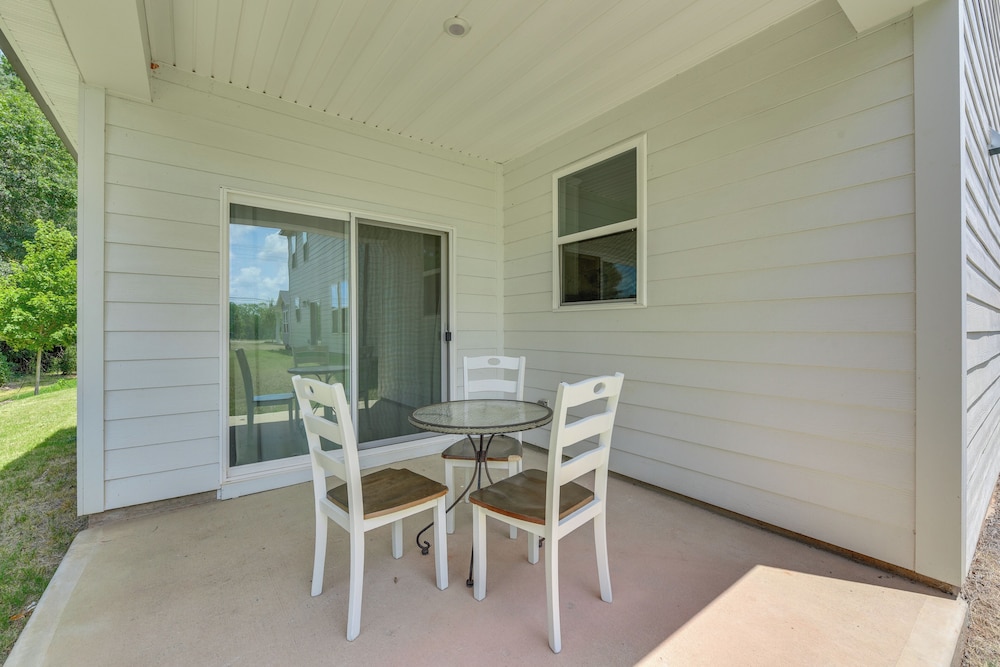 2 Mi to Historic Dtwn Belmont: Family Gem w/ Patio