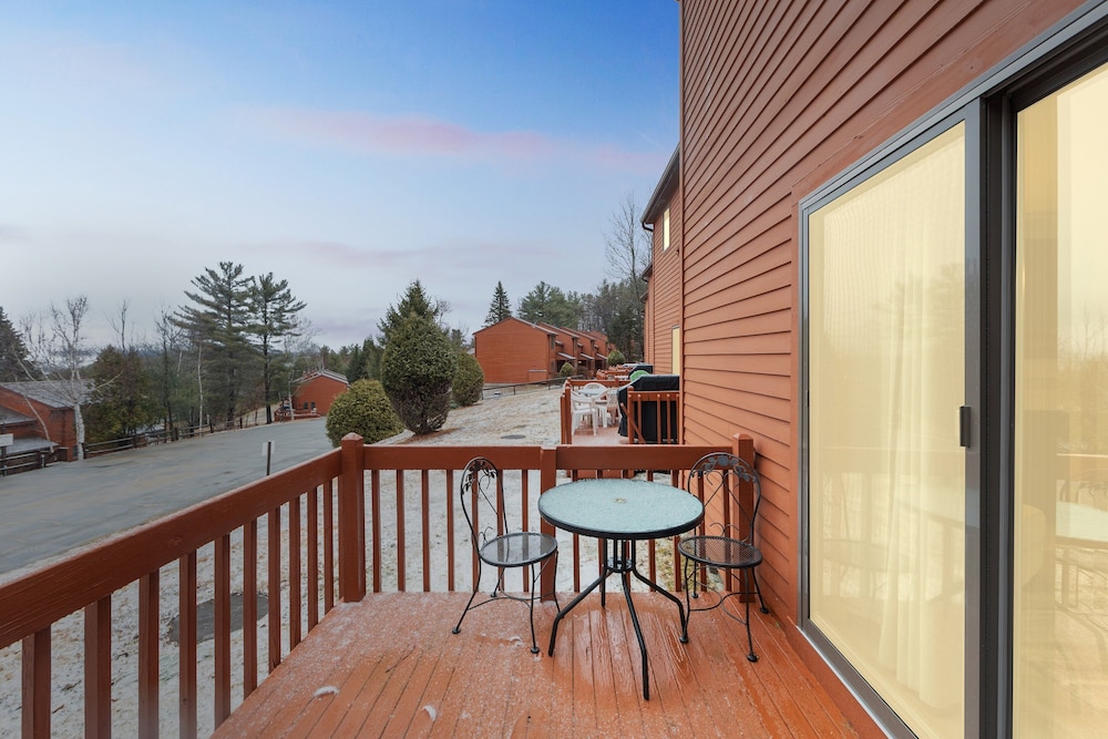 Tannery 64h - Family Retreat With Modern Comforts 3 Bedroom Townhouse by The Summit at Gore Mountain