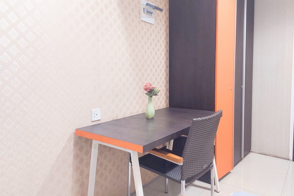 Warm And Simply Studio (No Kitchen) At Kubikahomy Apartment