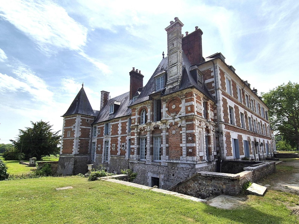 Elegant Chateau Escape for 2 - Nature & Calm