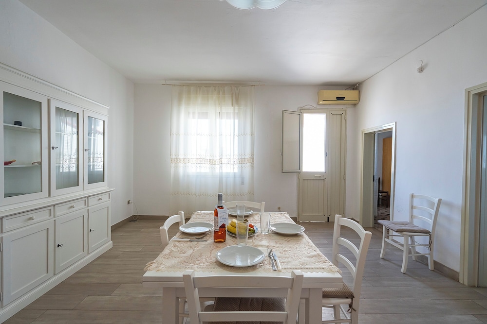Onde Dorate in Centre, Close to Beach