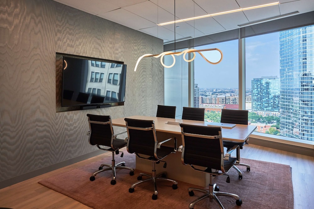 60 Fl Lake View Apt An Urban Oasis in the Sky