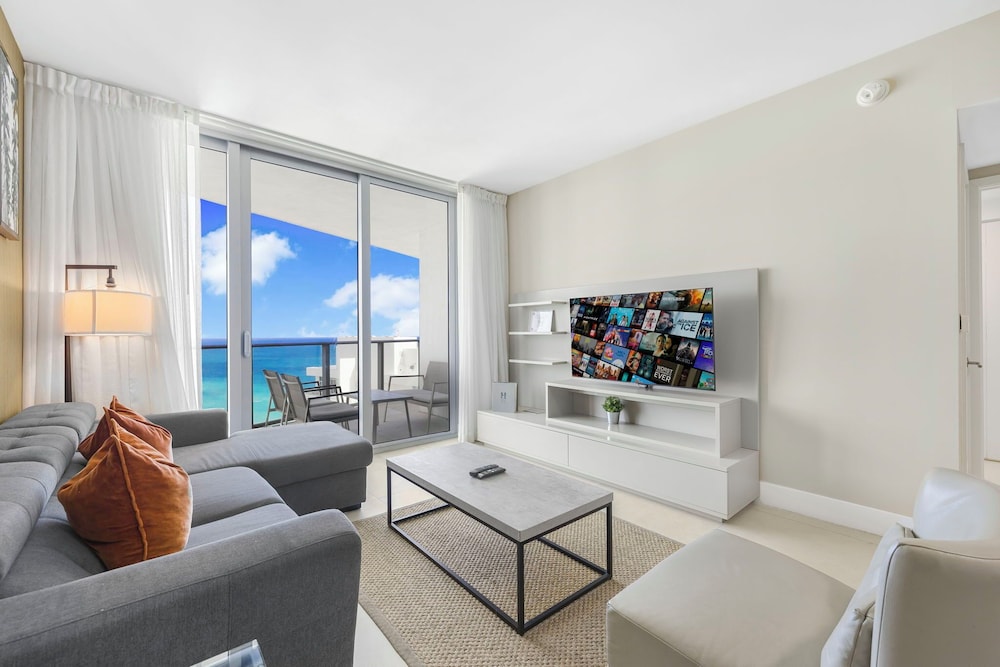 Oceanview Condo with Pool & Relaxation