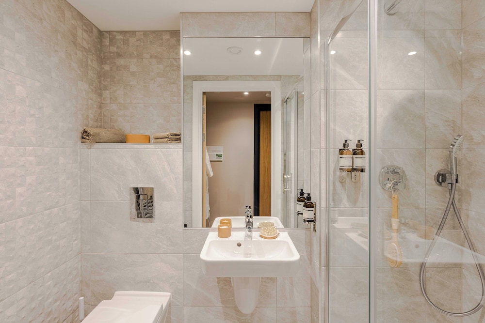 Waterside Living I Luxe Apartments