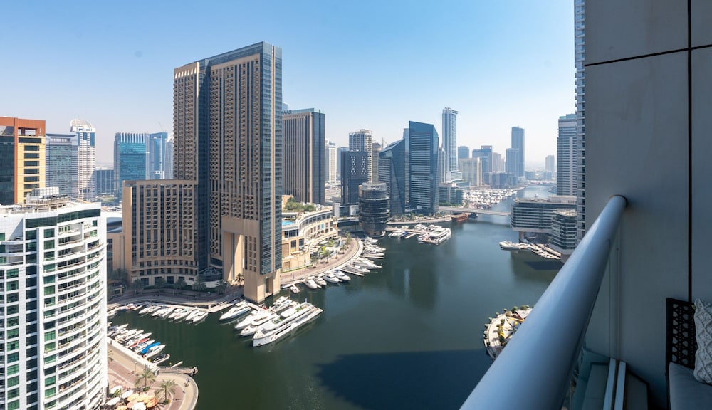 Premium 2BR Apt w Marina Views