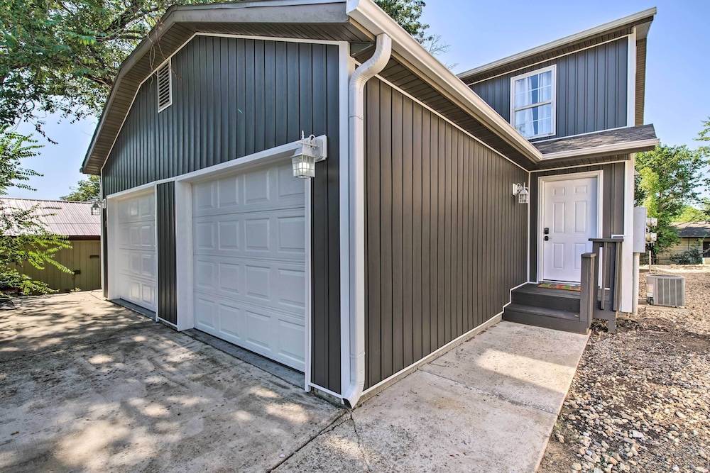 Cheerful Townhouse - Walk to Table Rock Lake! view 5