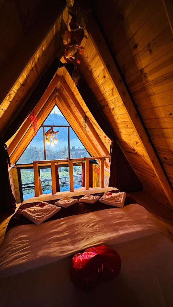 Stiela Suit Bungalov