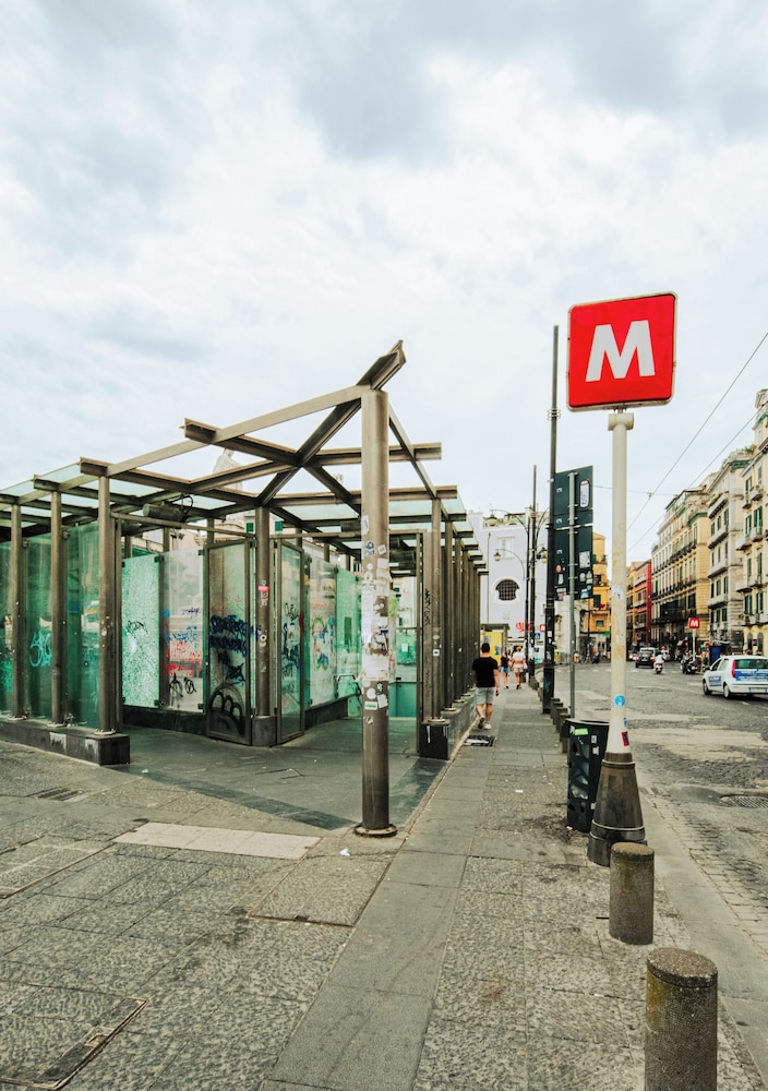 MAESTOSA CASA IN NAPOLI CENTRO