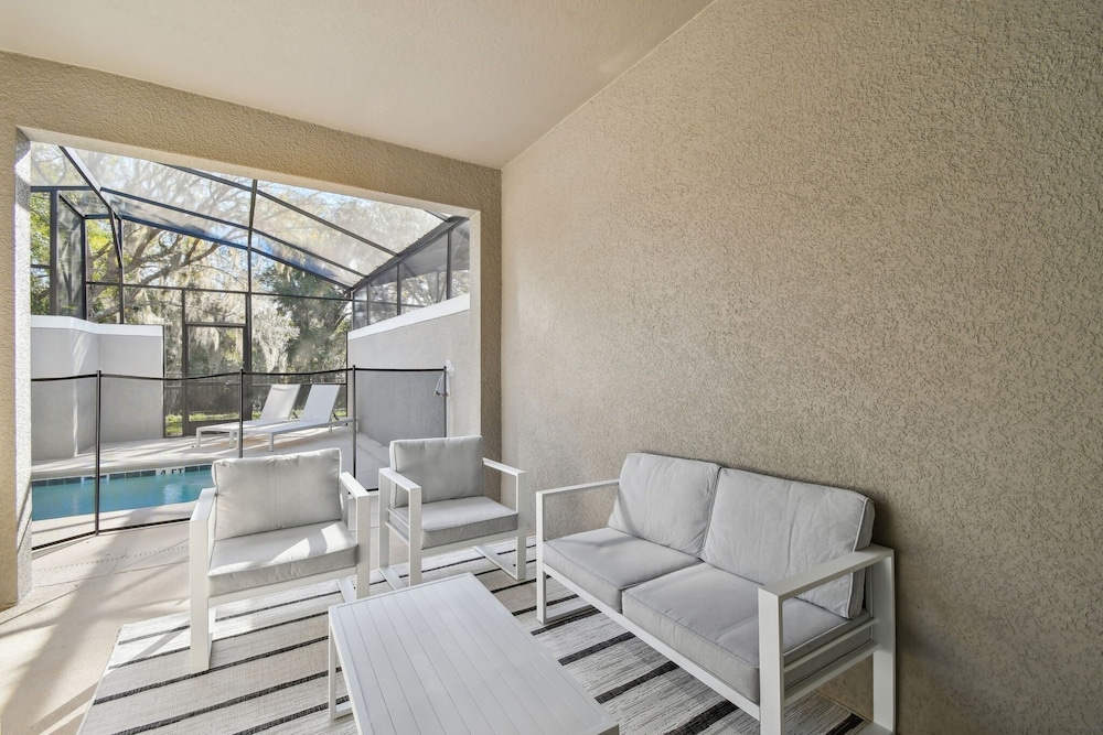 Storey Lake - Private Pool- King Bed - 4BD/3BA